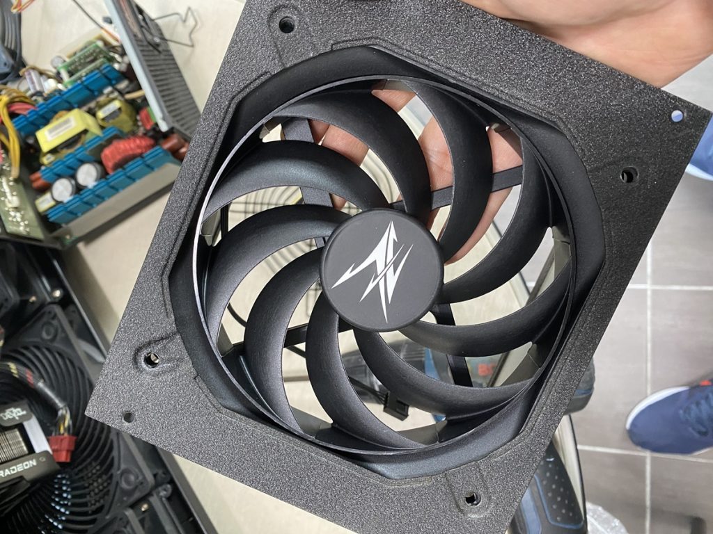 에너맥스 MODU87+ EMG800EWT 팬 교체